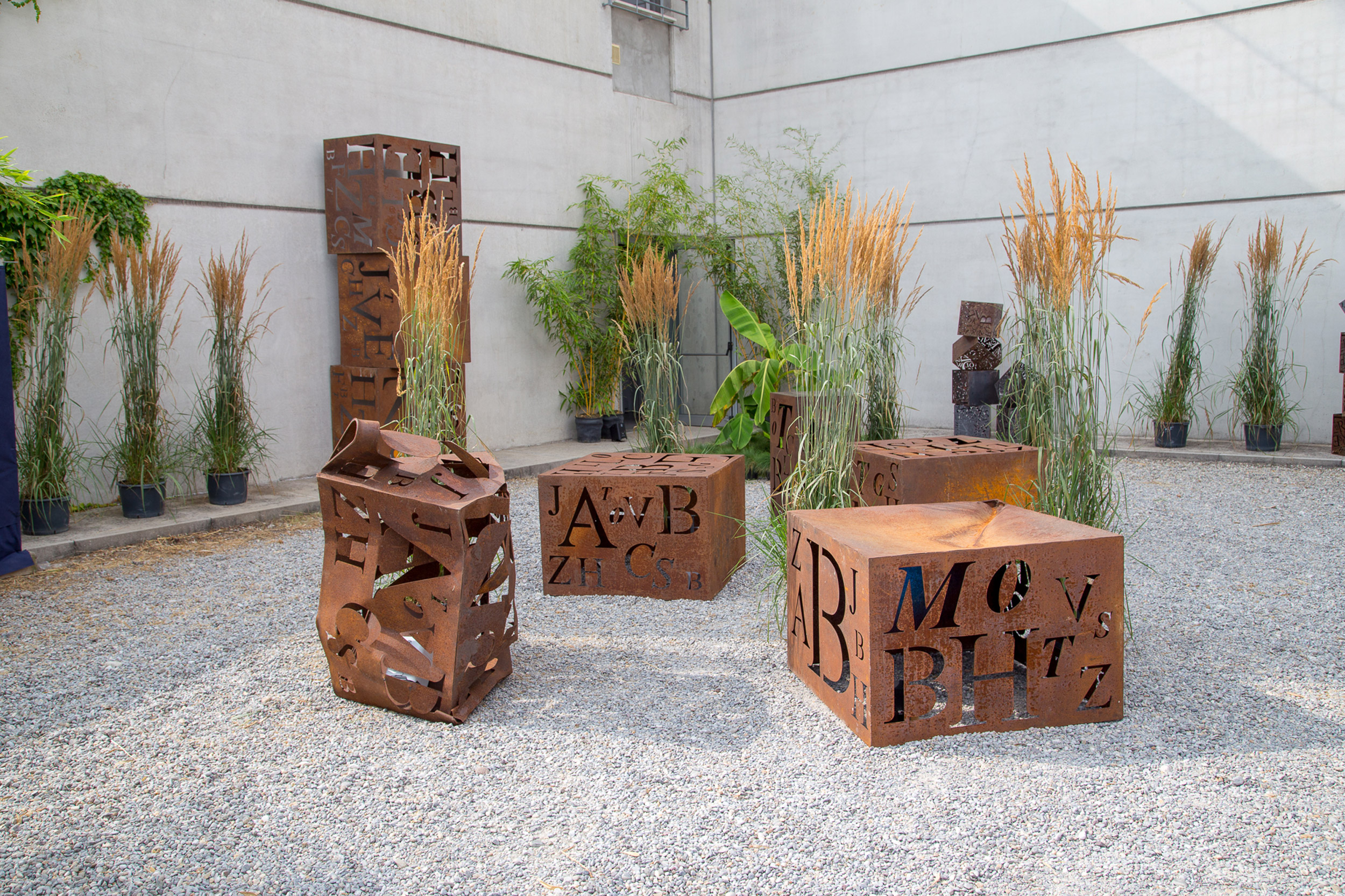 Calamagrostis x acutiflora, sculture Metallifilati, bambù