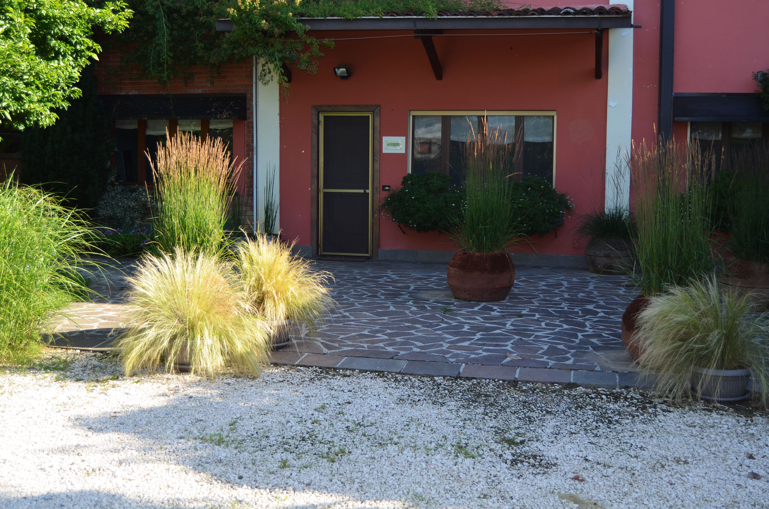 area ex-artigianale, aree in pieno sole senza irrigazione, calamagrostis x acutiflora, stipa tenuissima