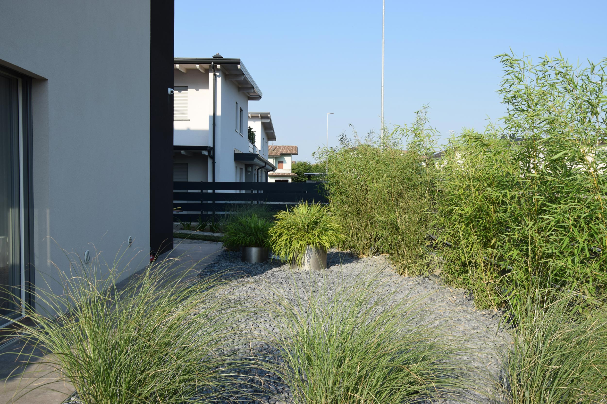 hakonechloa macra, dischi in acciaio, bambù